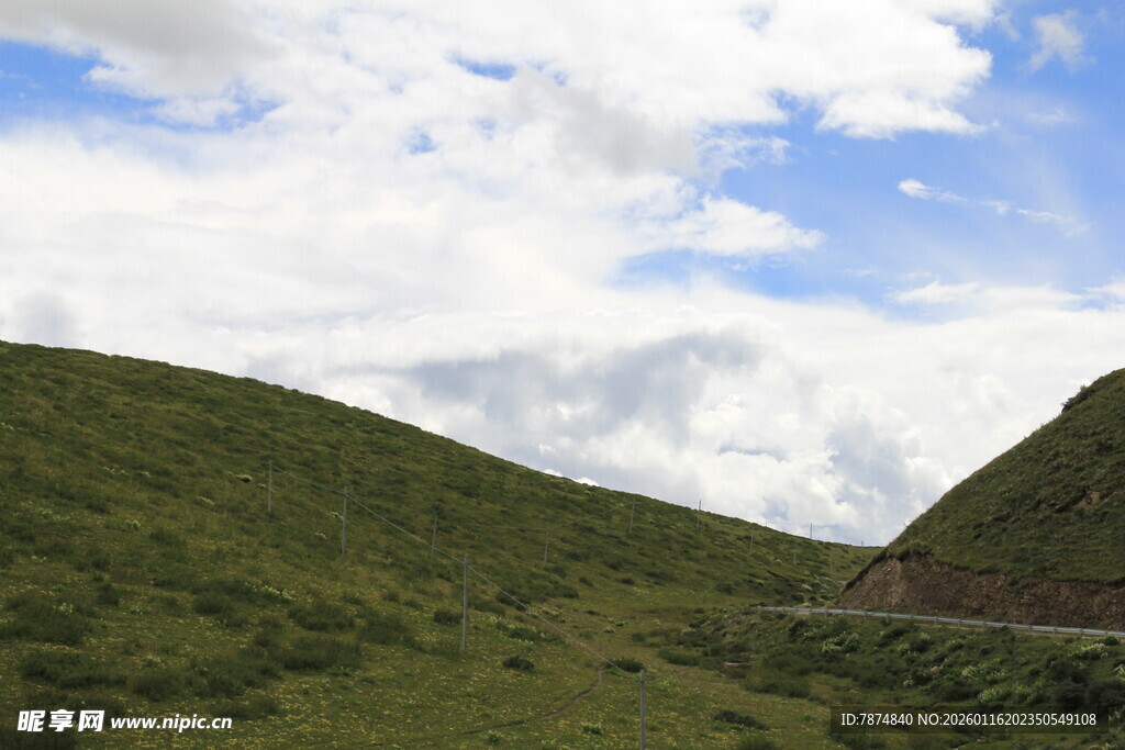 山间绿野公路