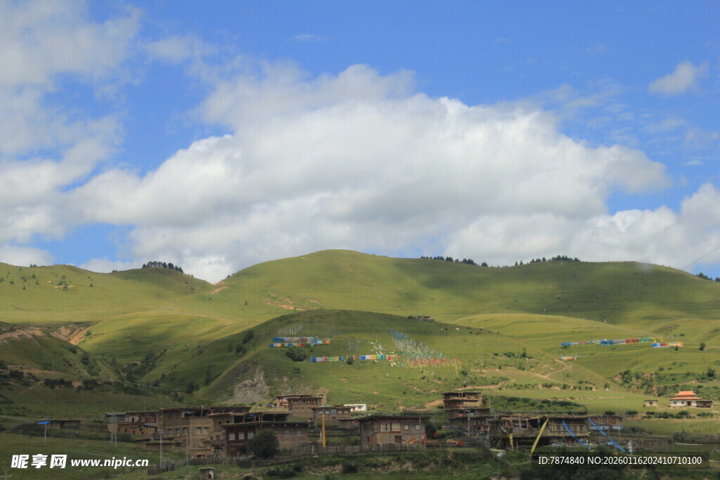 青山村落美景