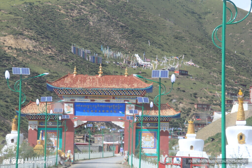 藏区山门景观