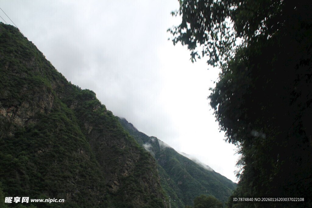 山间景色