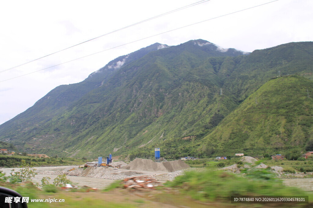山间施工场景