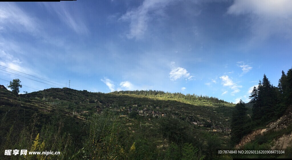 山间美景 蓝天白云绿树