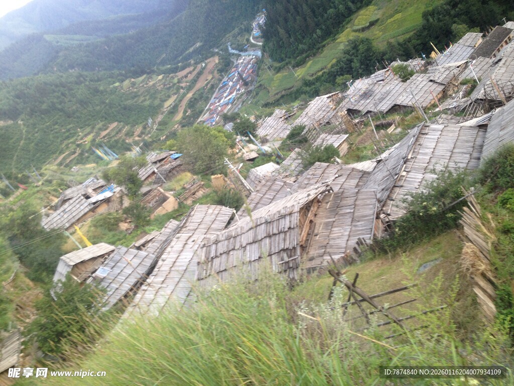山间村落俯瞰美景