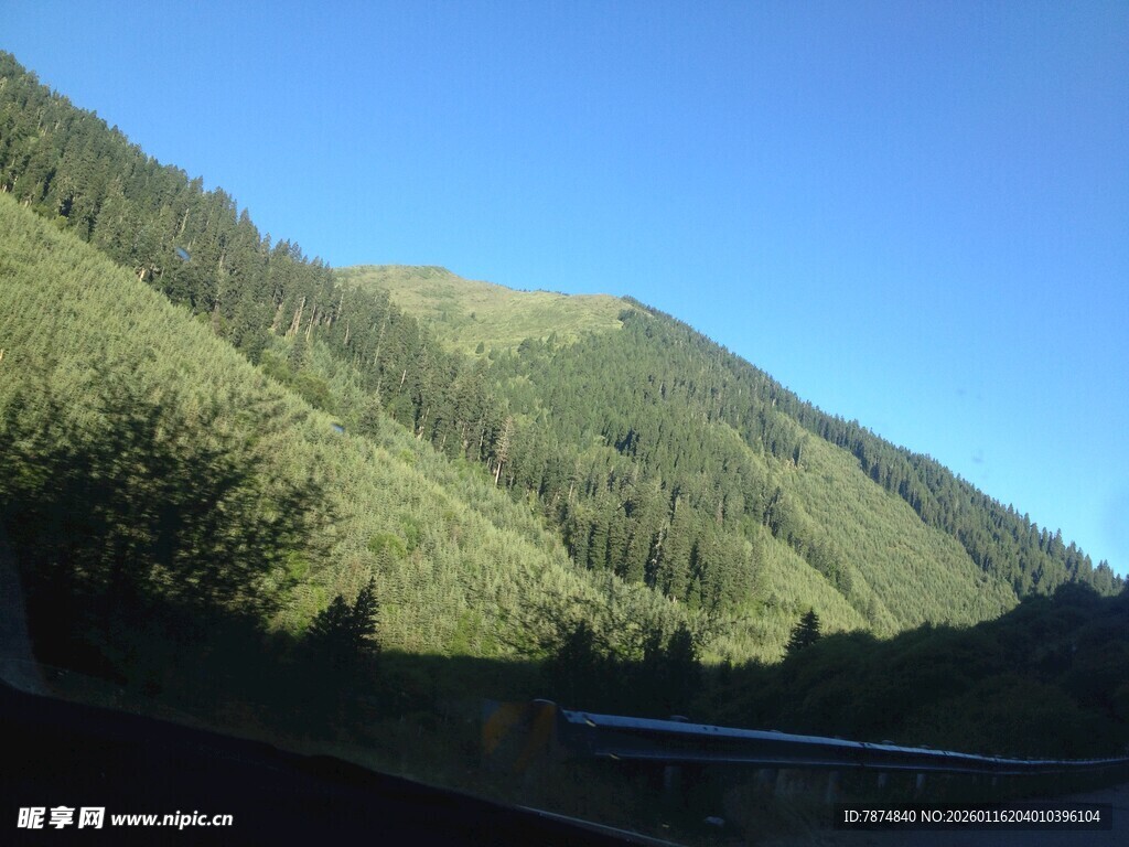 山间公路美景