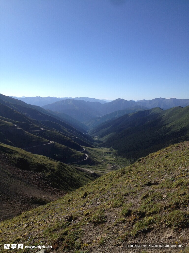 山间美景 视野开阔风光好