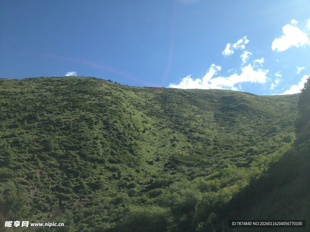 青山蓝天美景
