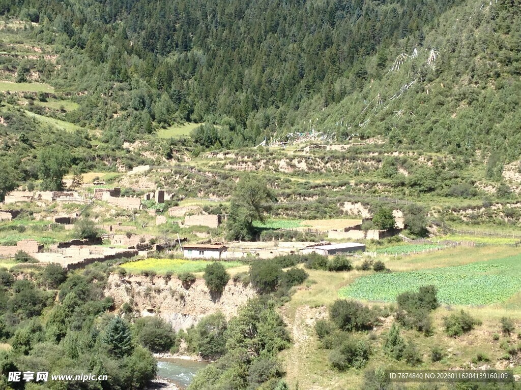 山间村落田园风光美景