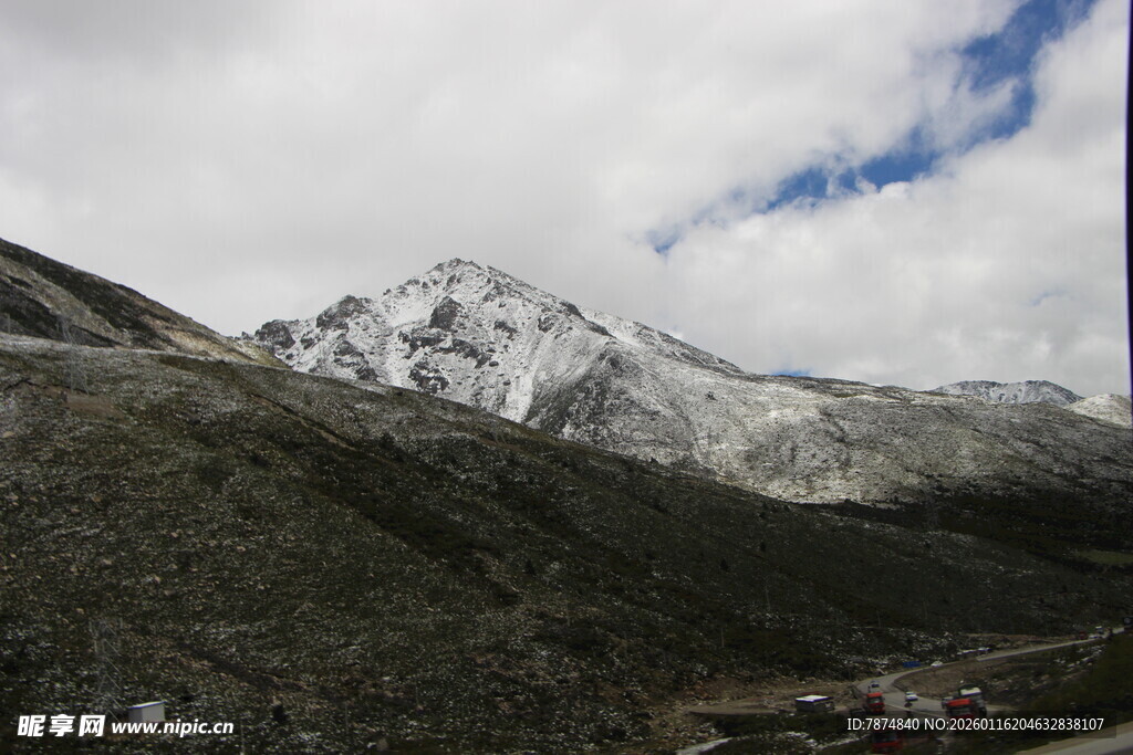 雪山风光 云雾缭绕之景