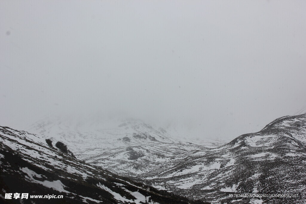 雪山景致 银白世界风光