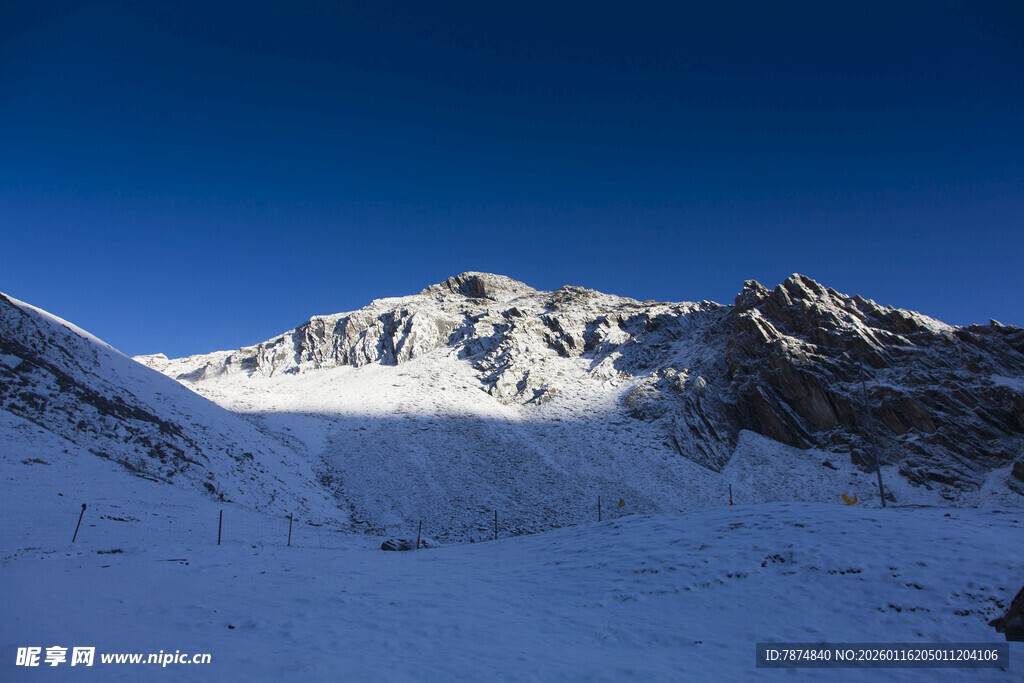 雪山壮丽景观