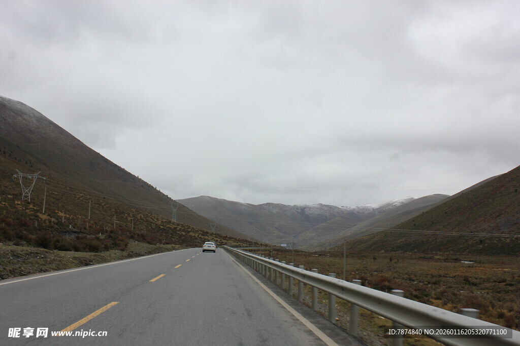 山间公路 云雾缭绕之景