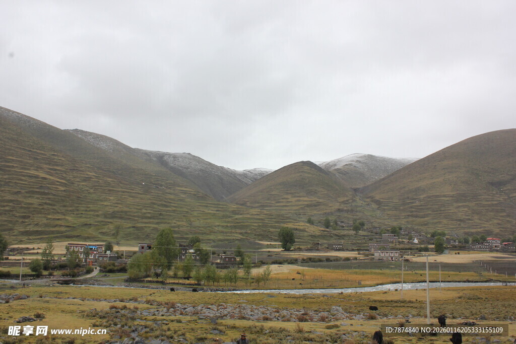 山间开阔景致