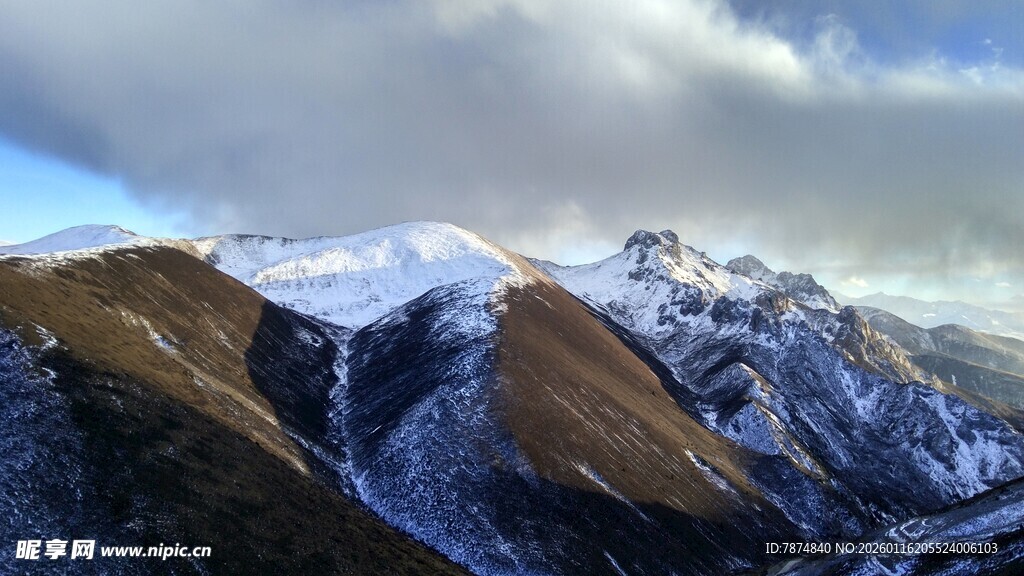 壮丽雪山美景