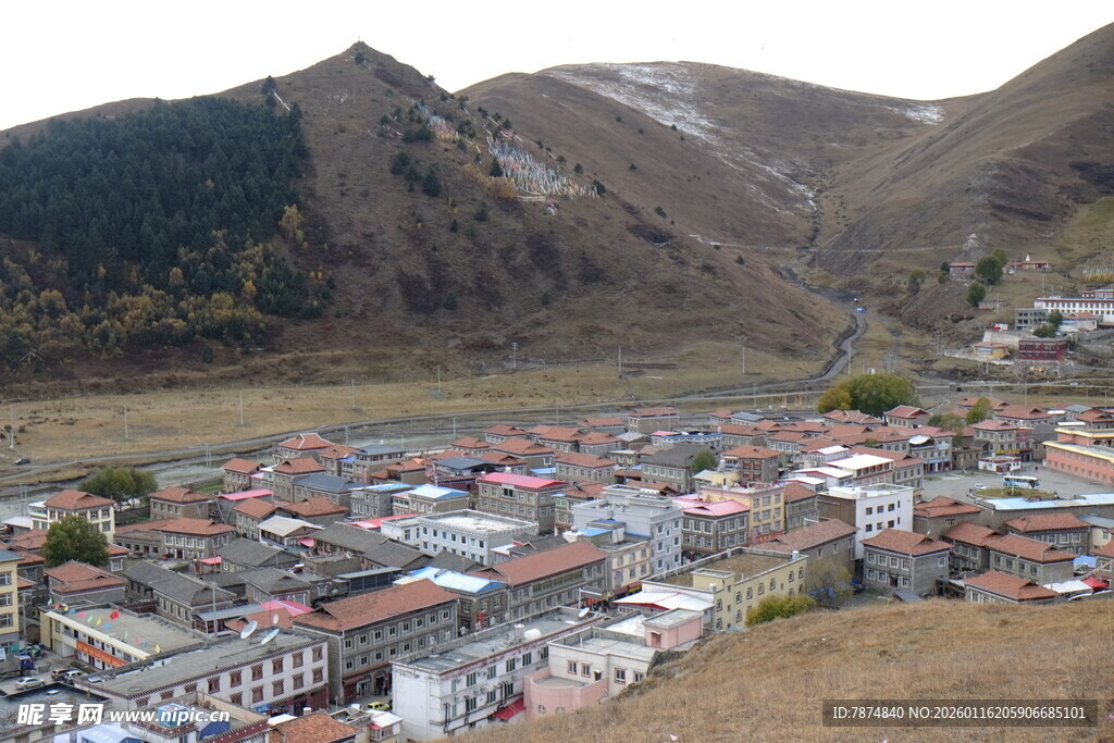 山间小镇风光