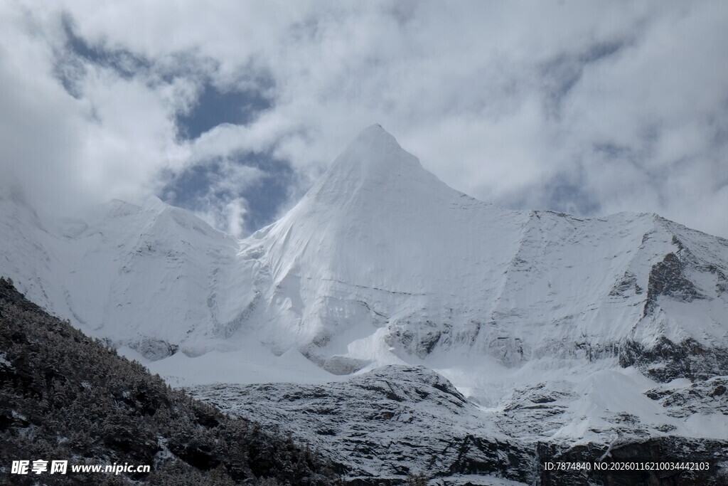 雪山壮丽景观