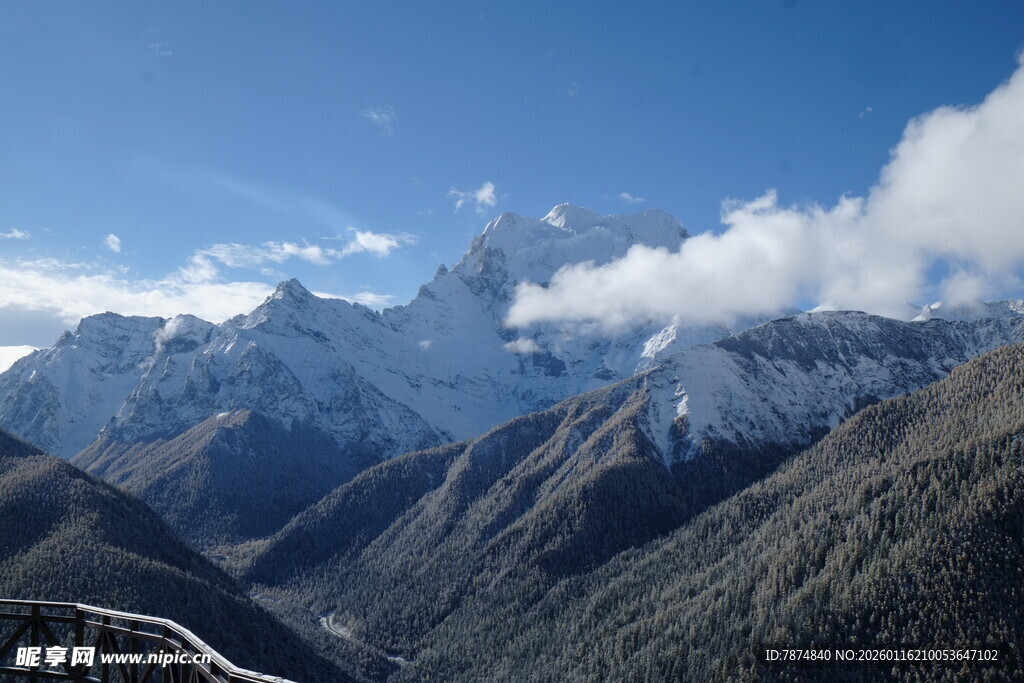 雪山壮丽风光