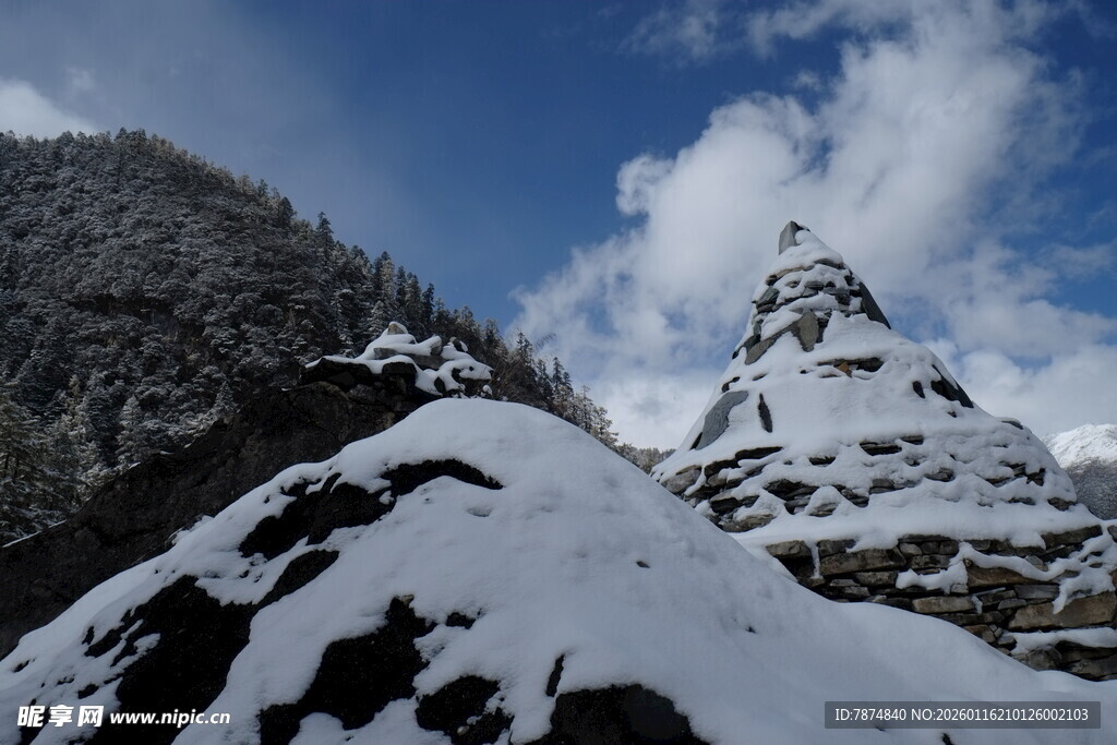 雪山壮丽景致