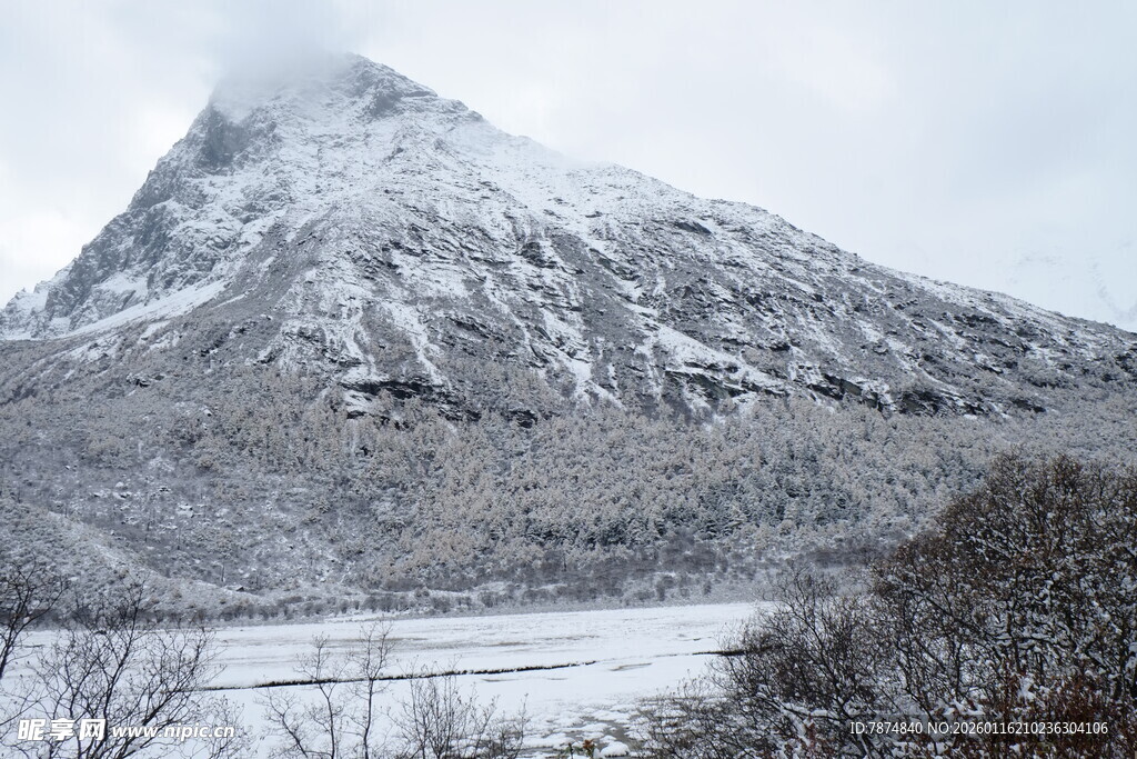 雪山冬日景致
