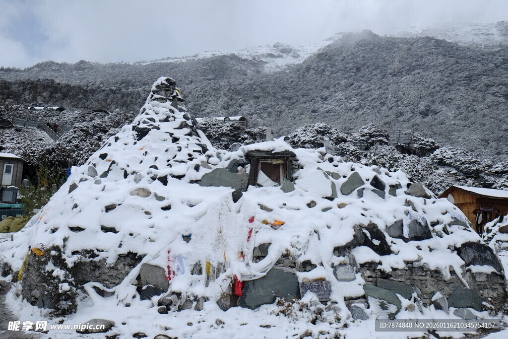 雪山中的祈福圣地