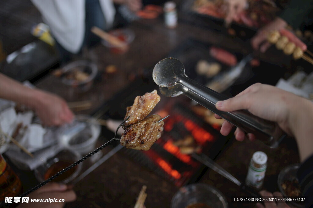 炭火烤肉 美味即刻畅享