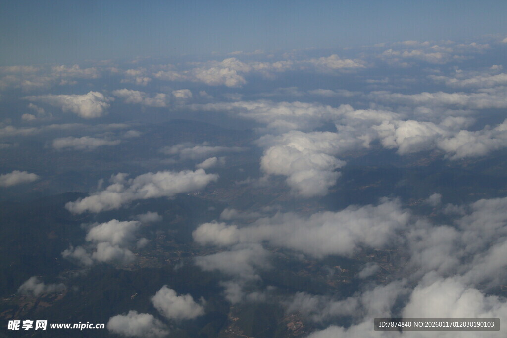 高空俯瞰云海美景
