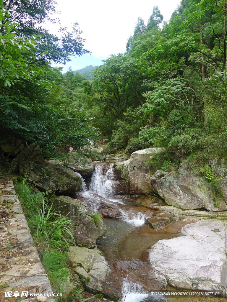 山间溪流 自然清新之景