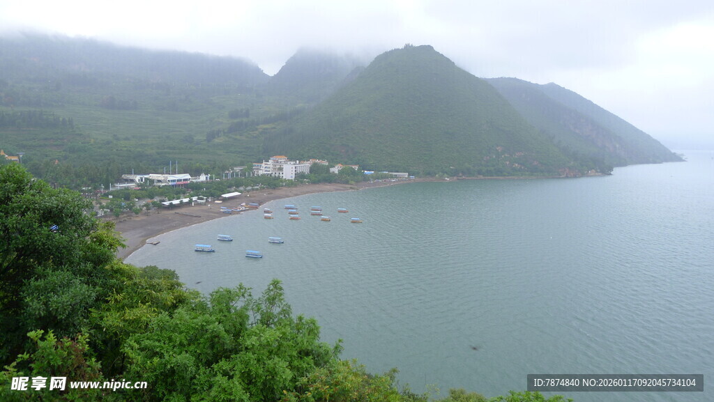 山海相依的美丽海滨风光