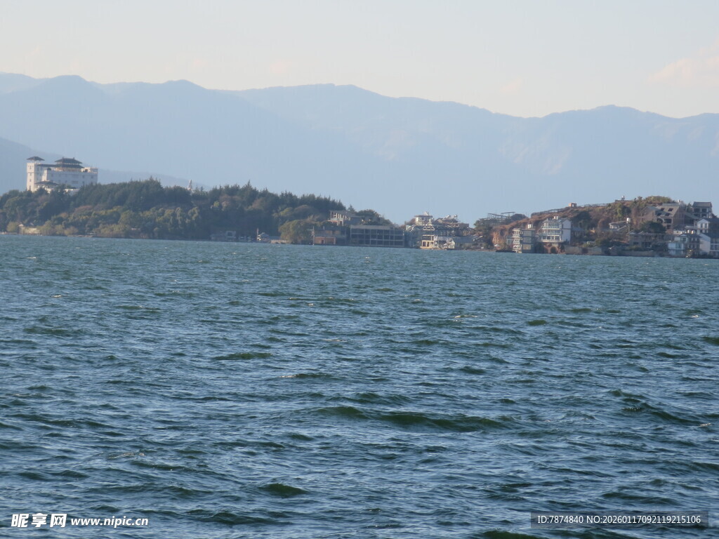 湖畔风光 远山近水景色美