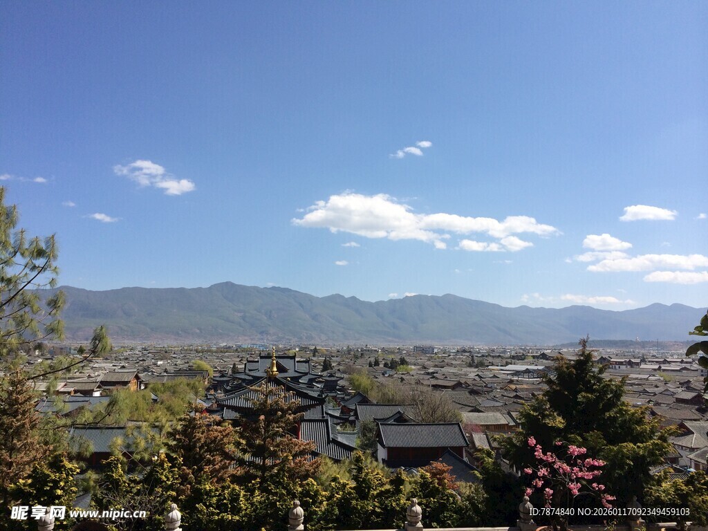 山间城镇美景