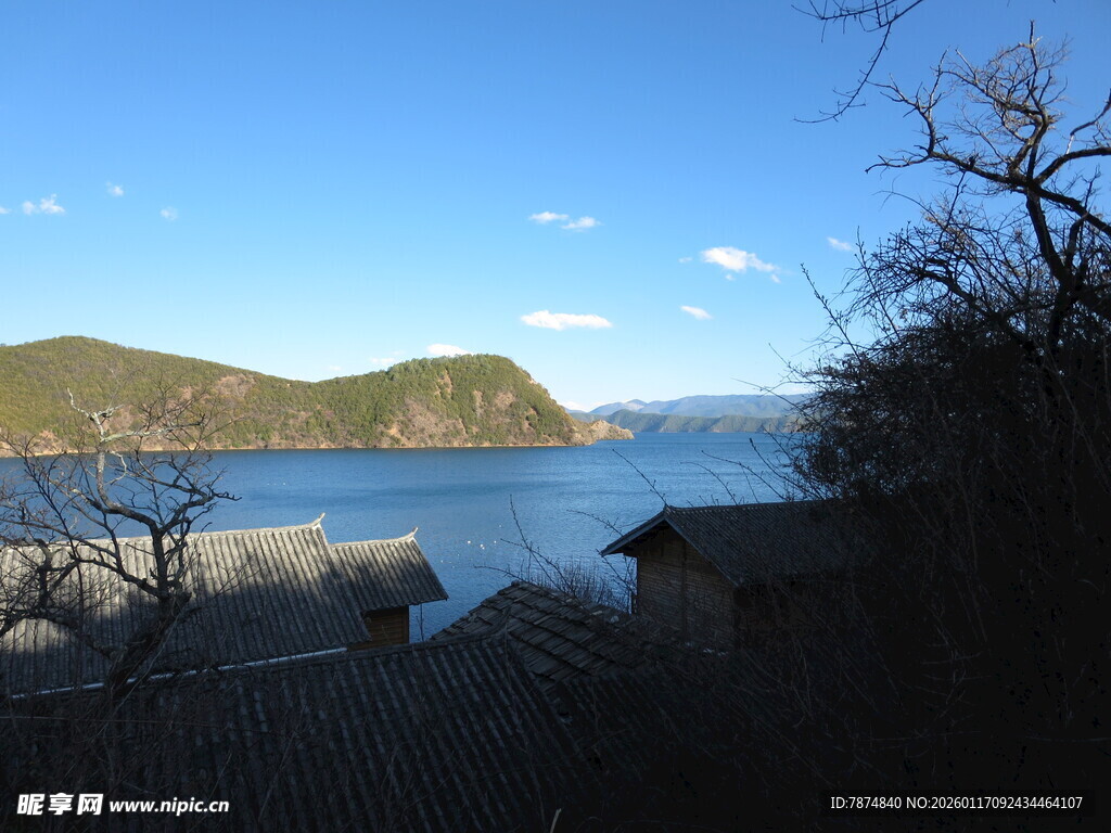 湖畔山景 宁静自然风光
