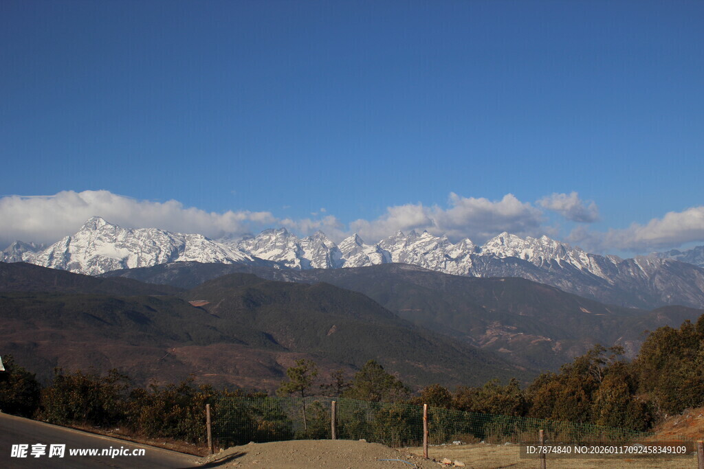 雪山公路美景