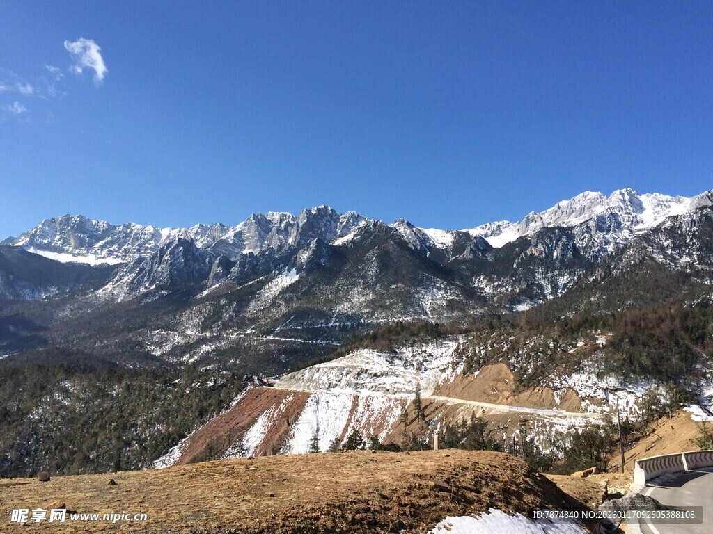 雪山壮美风光