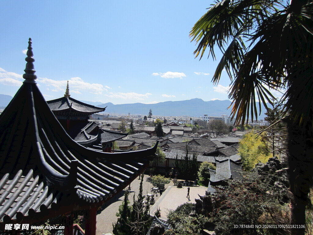 古建风光 远眺城镇与山峦