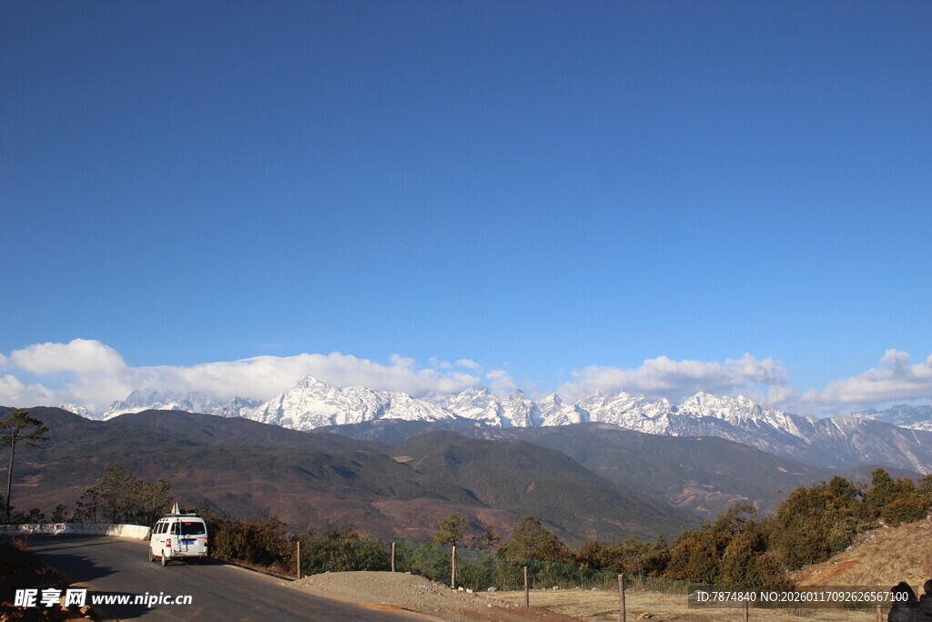 雪山远景 壮丽自然风光