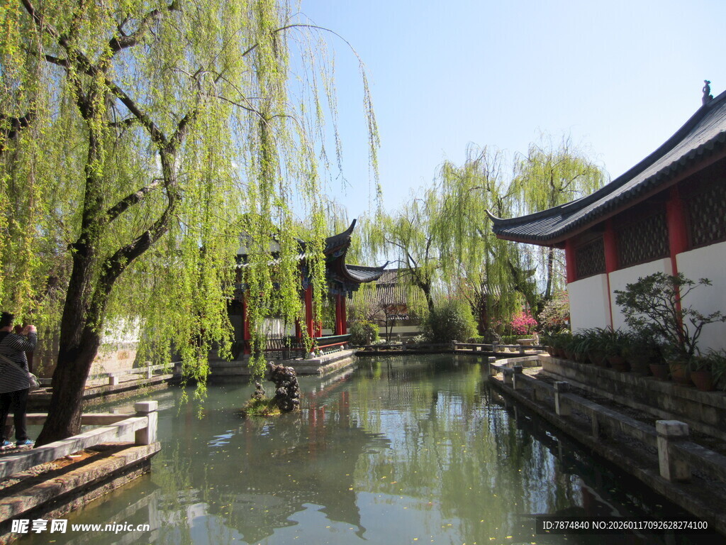 江南水乡河畔古建筑风光