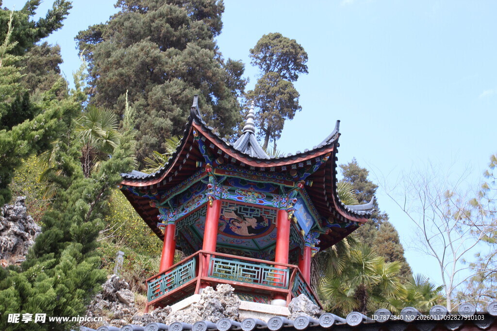 山林中的中式古典亭子