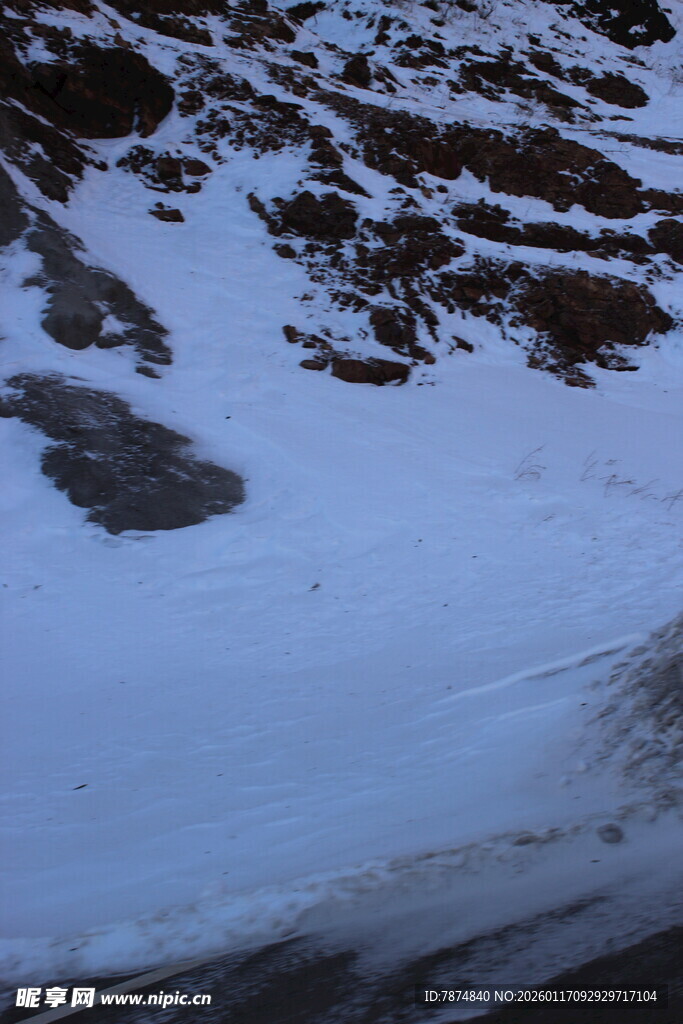 冬日雪山景致