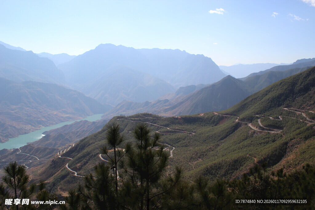 山间河谷美景