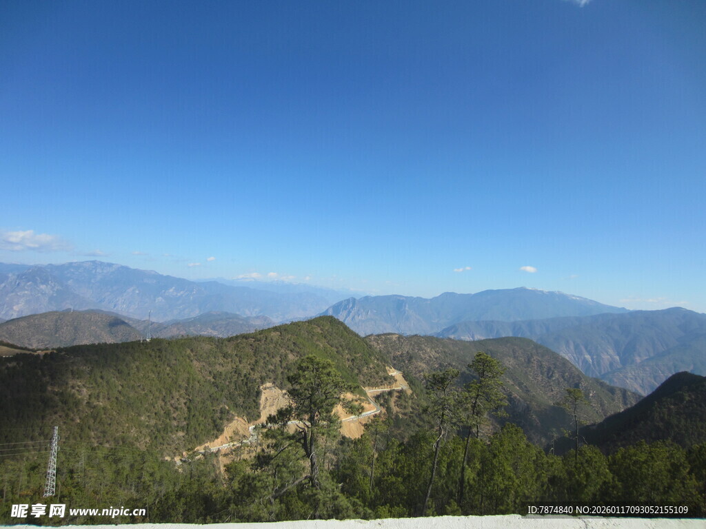 高山壮丽景致 视野开阔