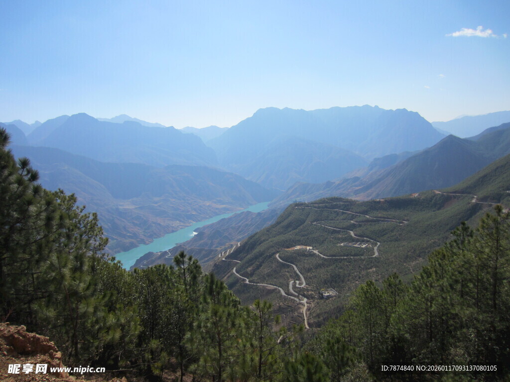 山间美景 绿水映青山