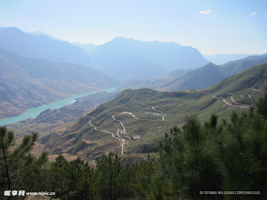 山间河谷美景