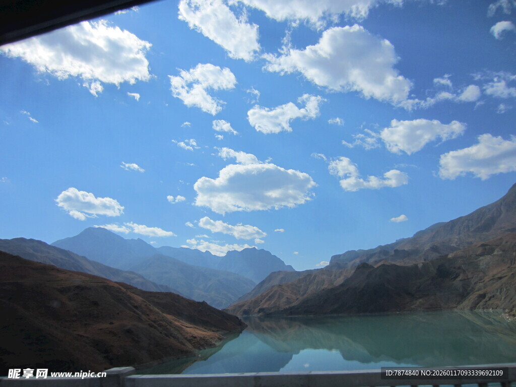 壮丽山水风光图
