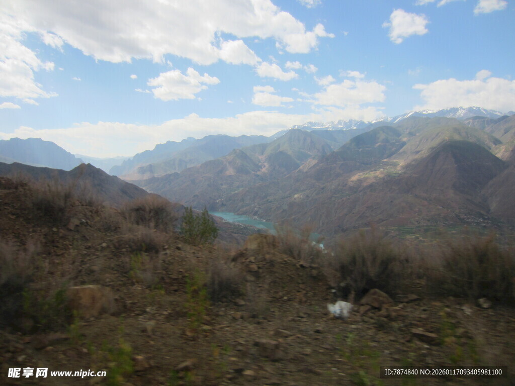 山间美景 远眺辽阔山水