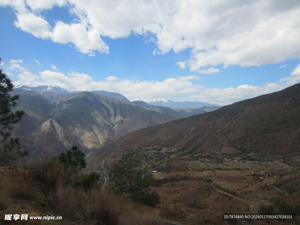 壮丽山间美景