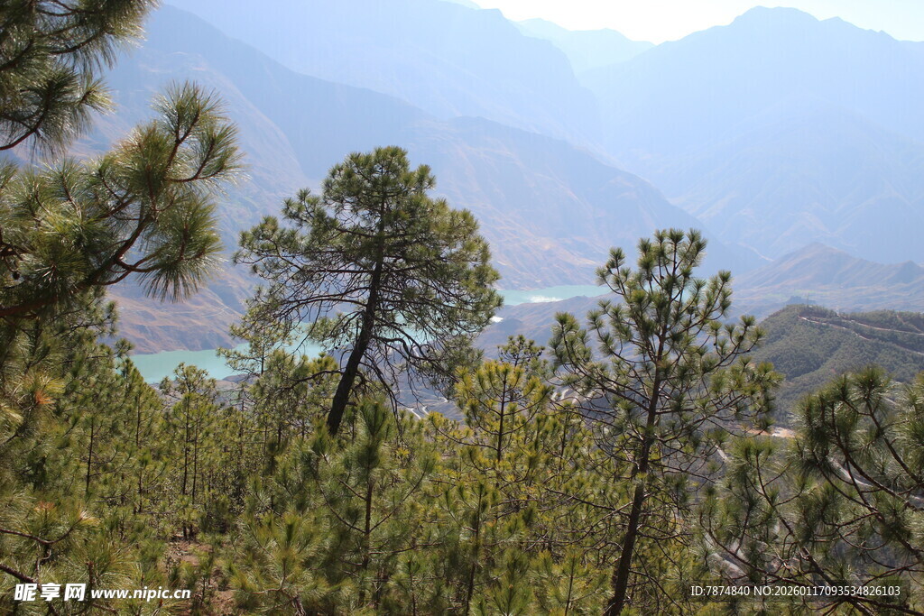 山林美景 远眺朦胧山峦