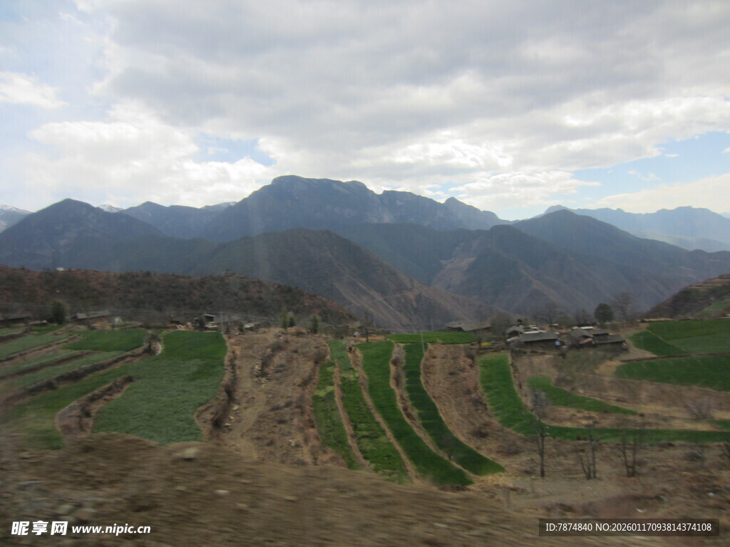 山间梯田美景