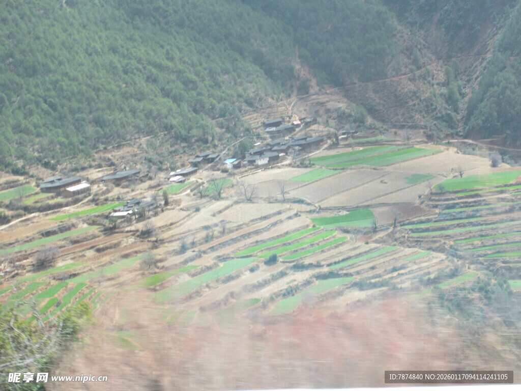 山间梯田村落美景