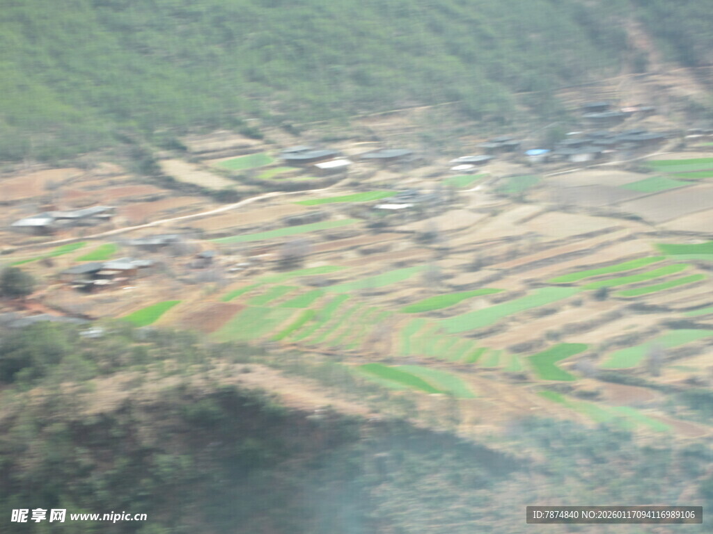 山间梯田村落美景