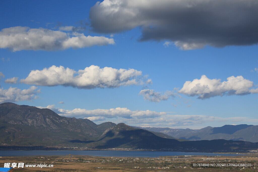 壮丽山川蓝天白云美景