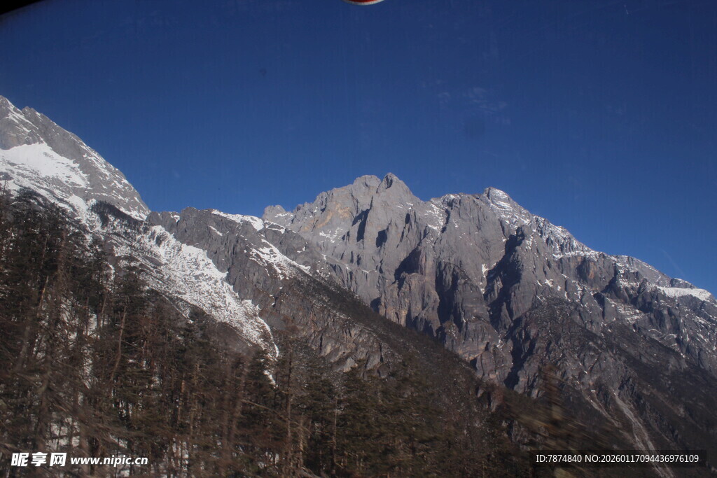 雪山壮丽风光